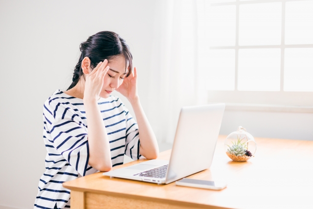 ホルモンバランスと片頭痛の関係。女性が知っておきたい頭痛のメカニズム