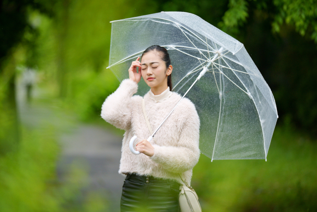 雨の日の片頭痛対策。気圧の変化に負けないセルフケアと生活習慣